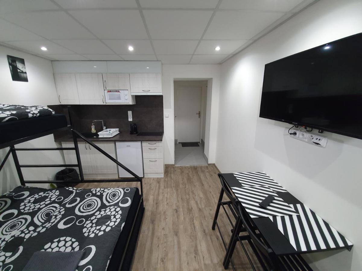 Small Apartments Denisa Business 브르노 외부 사진